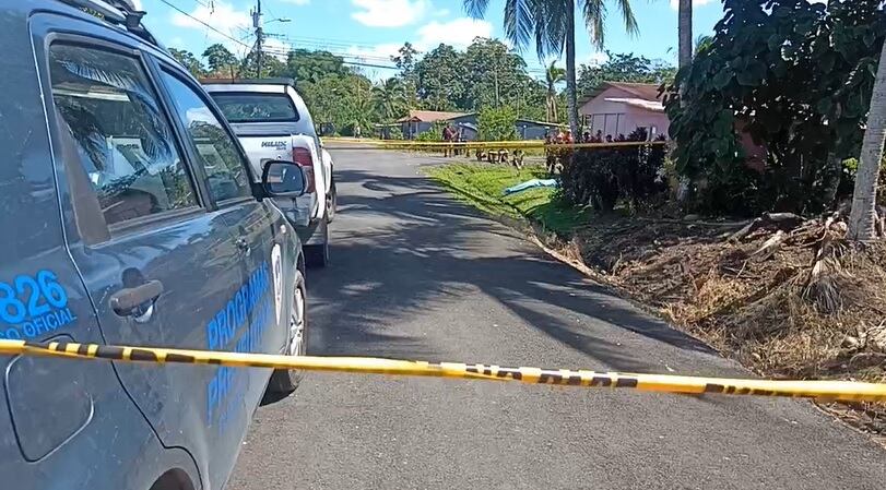 El hombre falleció a escasos centímetros de una palmera. Foto Noticias Sarapiquí.