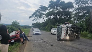 Brutal choque entre camión y carro deja un fallecido y dos heridos en Parrita