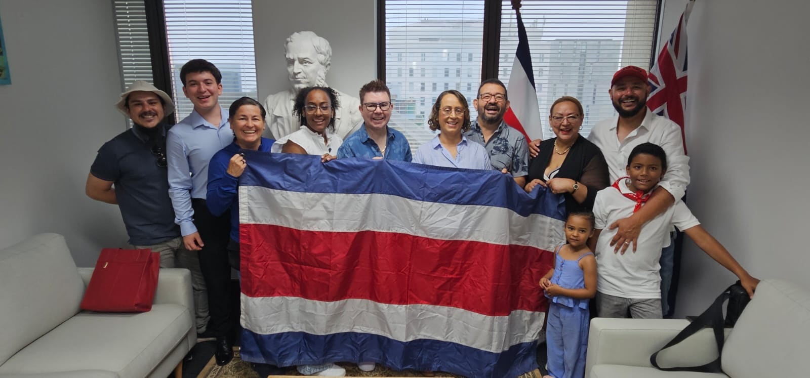 Los costarricenses muy alegres de poder votar en Australia a las 9 a.m. hora australiana del 1 de febrero y las 4 pm del sábado 31 de enero en Costa Rica