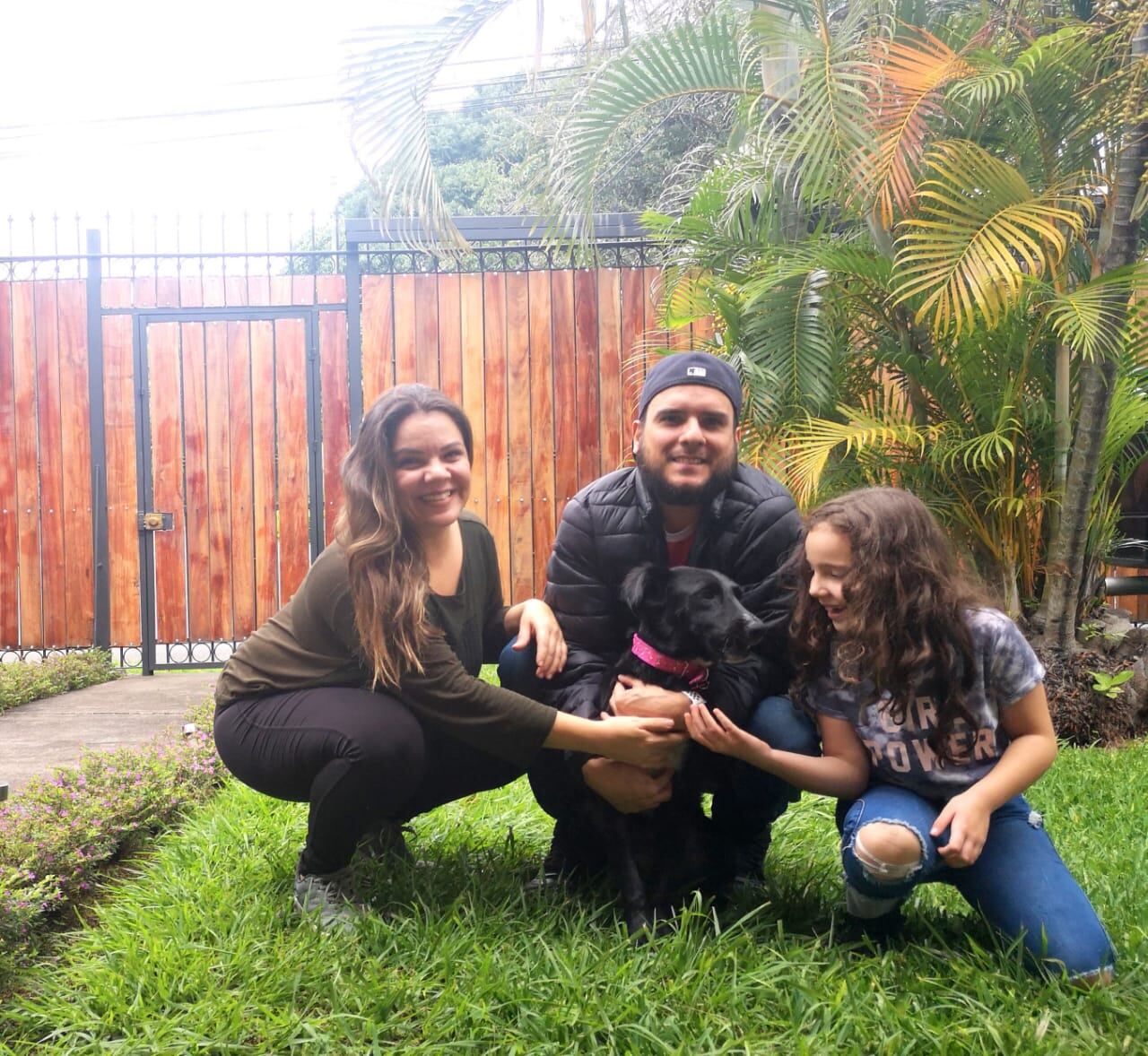 Doña Karla Peraza, su esposo, Leonardo Solano y su hija Eva, están super felices de haber adoptado a Luna