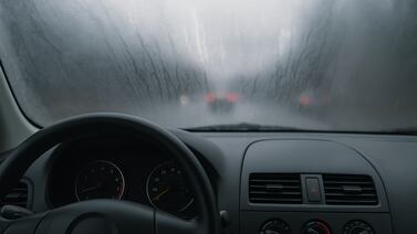 El truco casero para desempañar los vidrios del carro sin gastar gasolina ni usar el aire acondicionado