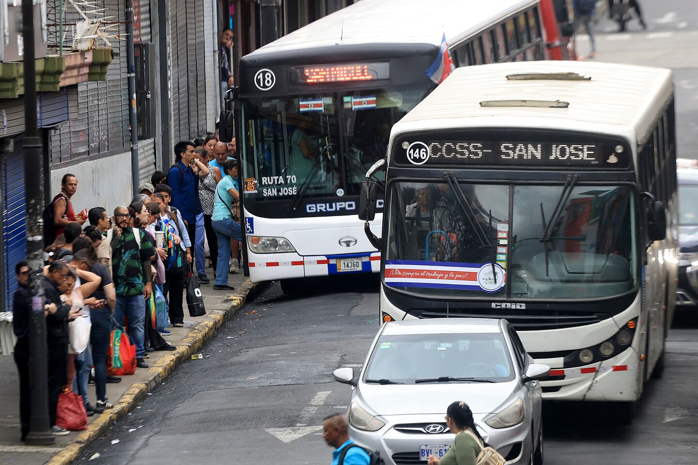 ¡Golpe al bolsillo! Aresep aprueba fuerte alza en los pasajes de bus y ...
