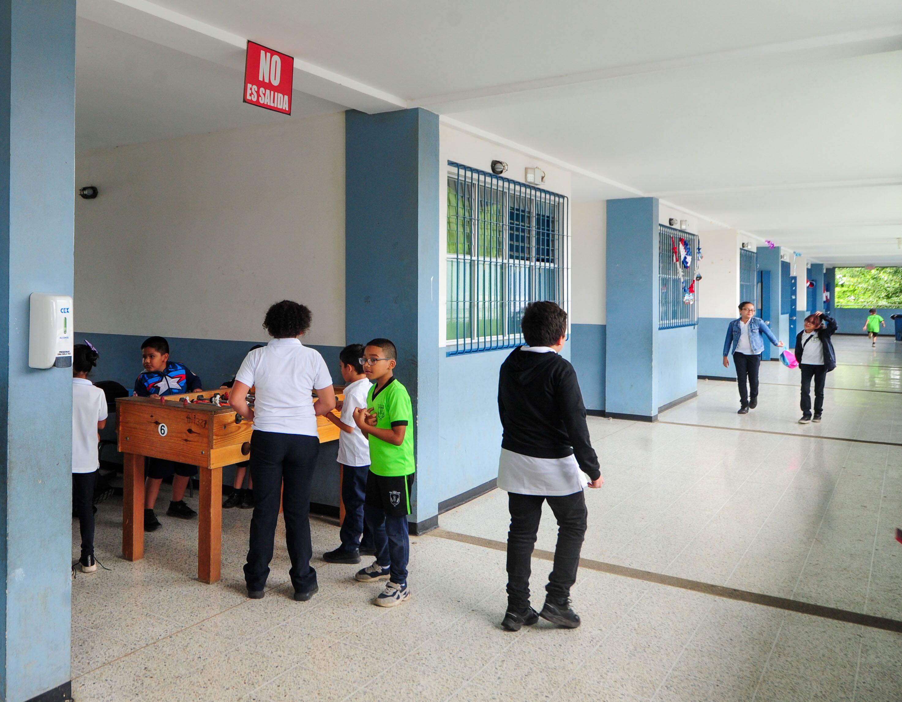Colima de Tibás. Escuela Rafael Vargas Quirós, instalaciones nuevas contiguo a la planta del ICE, la antigua escuela se encontrabá en los terrenos donde pasa la circunvalación norte. Fue construida nueva gracias al dinero que prestó el BCIE para la Circunvalación Norte.