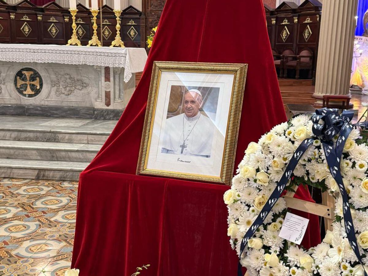 La iglesia católica está de luto por la muerte del papa Francisco y en todo el mundo, Costa Rica incluido, se están llevando a cabo misas.