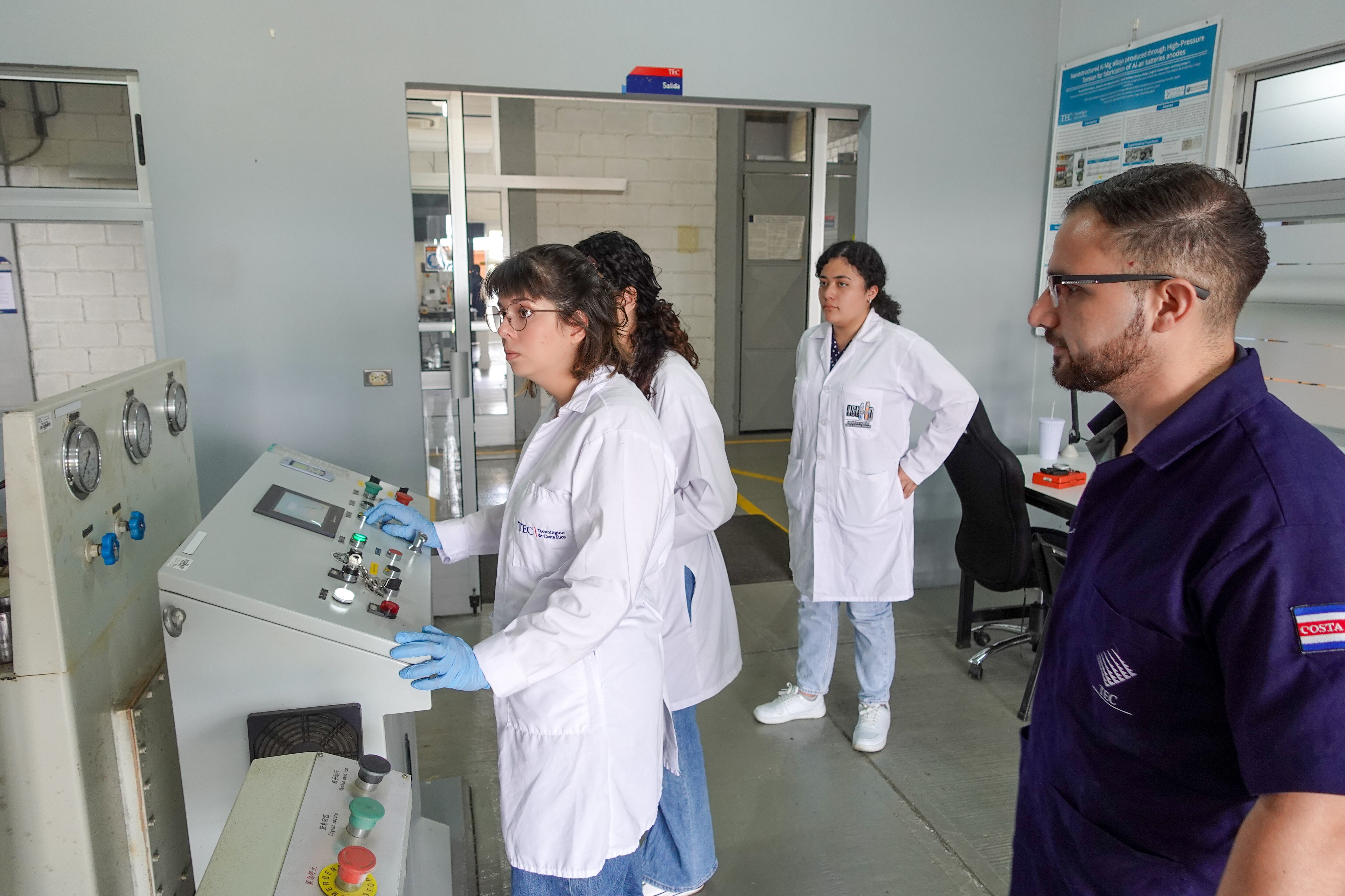 La historia actual de los autos eléctricos podría sufrir un cambio total gracias al Tecnológico de Costa Rica (TEC), quien está realizando investigaciones para convertir en realidad esa gran transformación