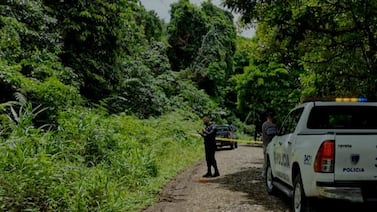 Misterio rodea el hallazgo de un cuerpo flotando en un río de Limón