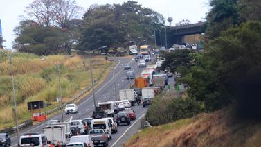 Si debe pasar por la General Cañas, ármese de paciencia hay choques múltiples
