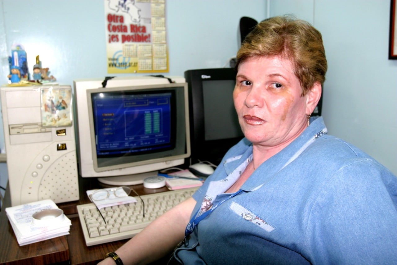 El 1 de noviembre de 1971 nacieron los parquímetros en San José y con ellos 13 mujeres oficiales que fueron conocidas como parquimetristas. En la foto, Mireya Ugalde Alvarado.