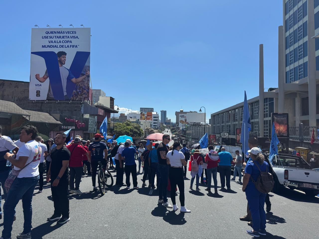 Miles de trabajadores de la CCSS estuvieron en huelga