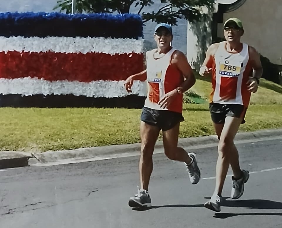 Javier Román, de 79 años es uno de los participantes de la Gran Maratón Costa Rica. Cortesía.