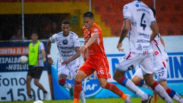 Más allá de las formas, el Puntarenas de Diego Vásquez sacó otro triunfo de oro