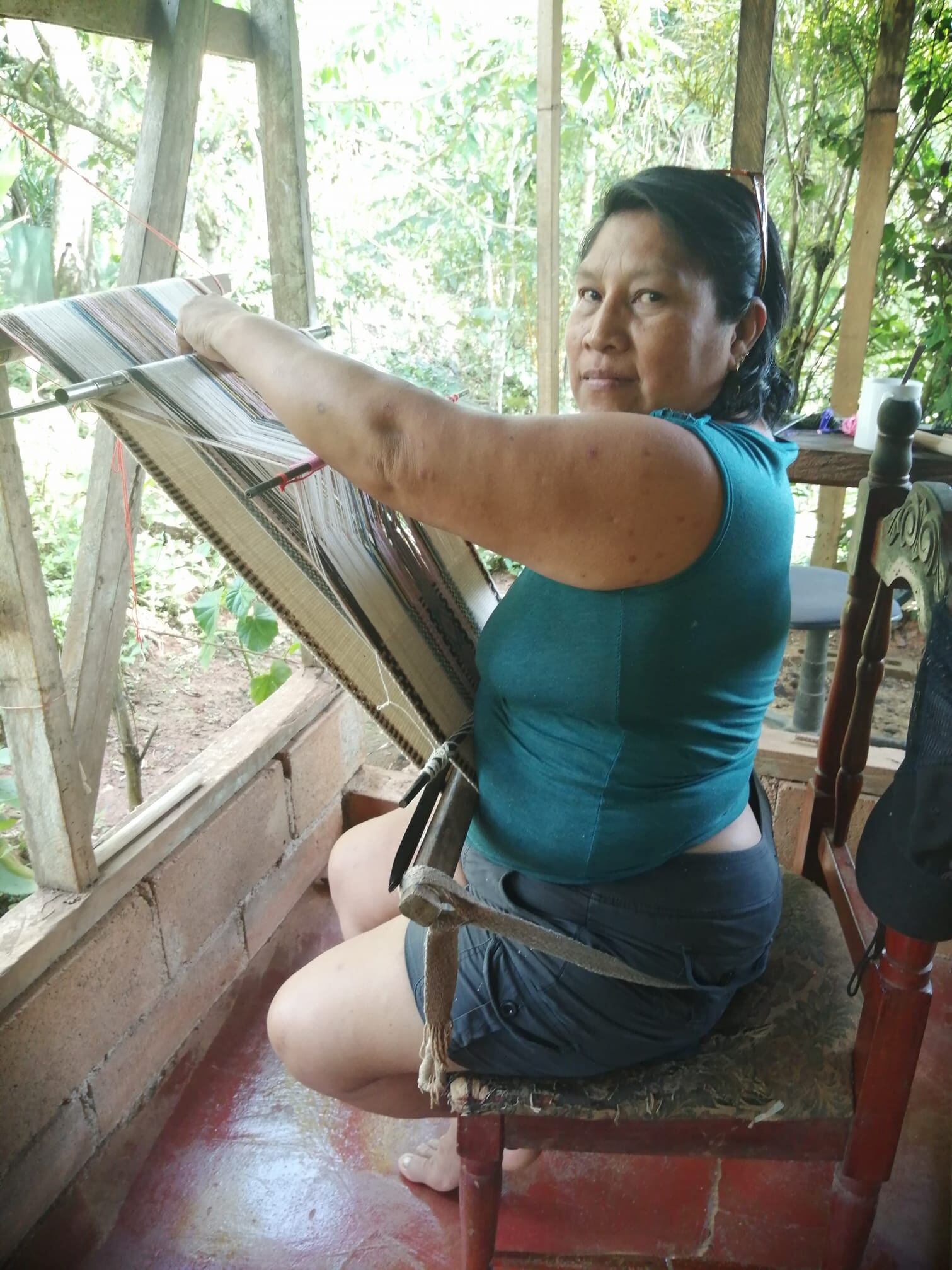 Higinia González Maroto, de 58 años, bordadora desde niña, fue la encargada de crear una estola sacerdotal completamente hecha a mano que llegó nada más y nada menos que a manos del papa Francisco