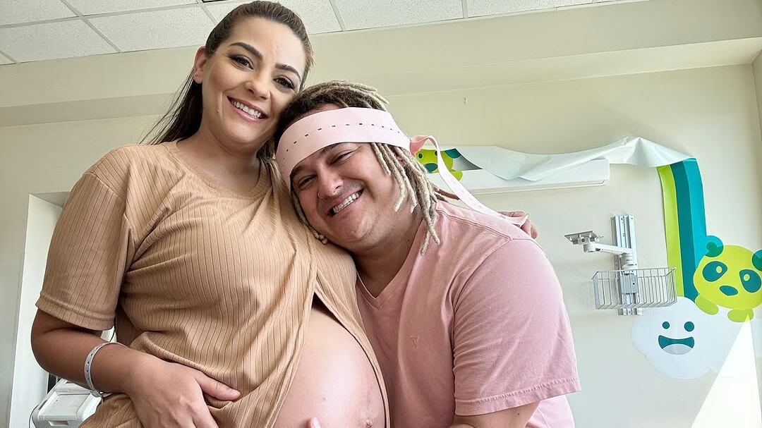 Choché Romano y Ashley García le dieron la bienvenida al mundo a su segunda hija este miércoles 19 de marzo