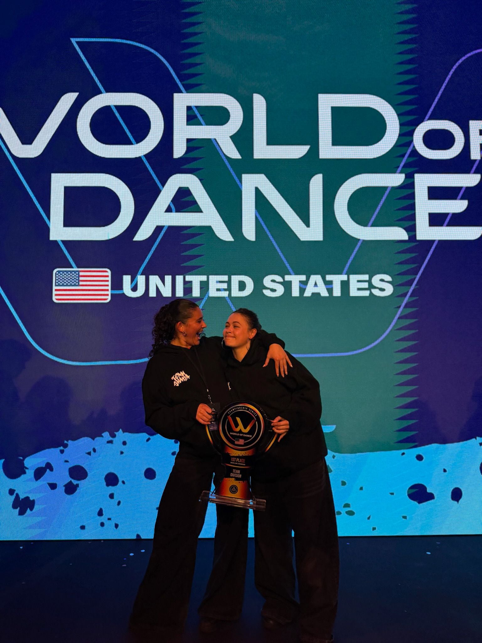 Costarricense pasa de bailar con Justin Bieber en el 2016 a ganar el Mundial de Danza con su equipo universitario este 2026. Jimena Casasola, de Curridabat, lideró histórico triunfo en el World of Dance y se gradúa con honores mientras lucha por su sueño en la élite mundial