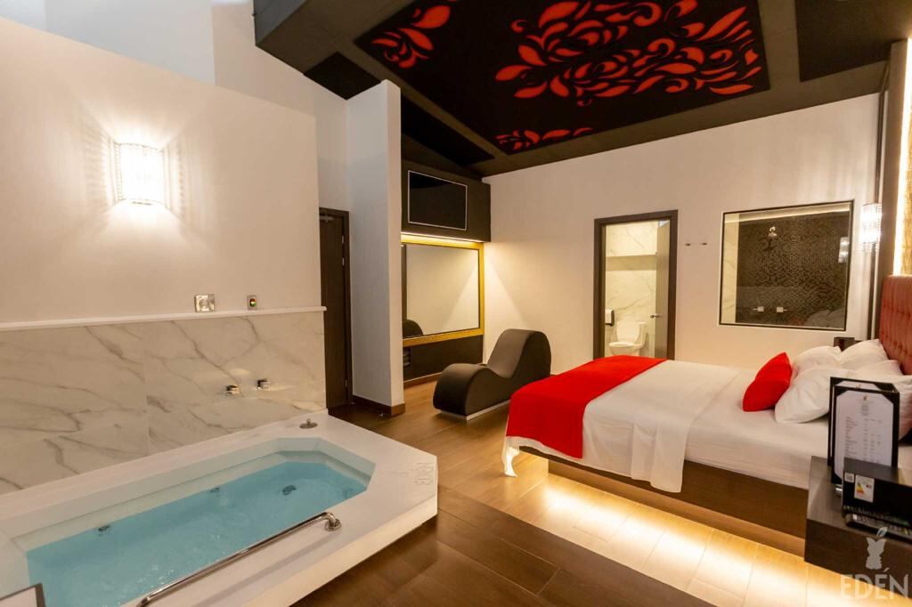 Ya puede darle rienda suelta a la pasión, pasar calentito y mantenerse en sintonía con la ecología porque cuatro moteles josefinos trabajan al 100% con paneles solares. Uno de los preferidos de los ticos, el jacuzzi, ahora es bien ecológico en los hoteles de paso Edén, Venus, Jardín Oriental y Maison Doree, de la cadena Fantasy Rooms.