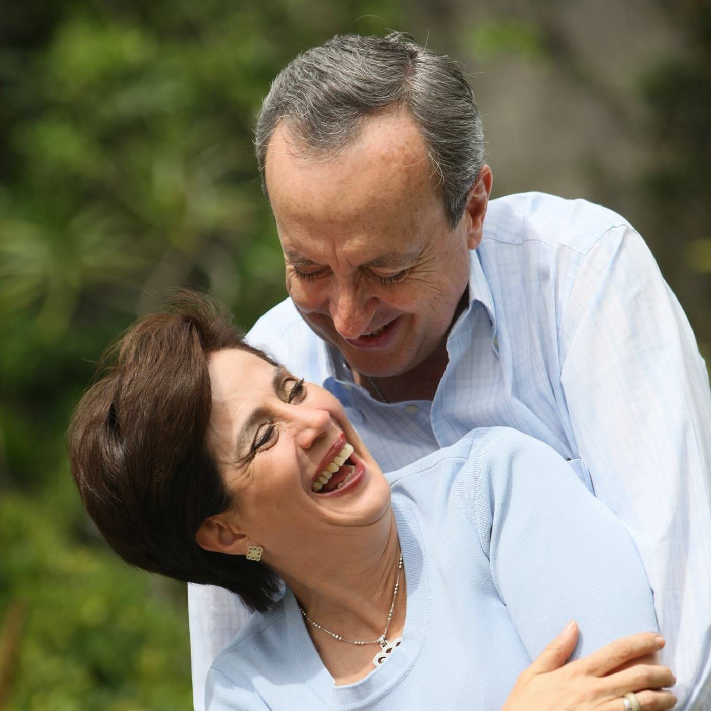 El presidente de Costa Rica entre 1990 y 1994, Rafael Ángel Calderón Fournier, y su esposa, la exprimera dama de la República, doña Gloria Bejarano Almada, cumplirán 52 años de matrimonio el próximo domingo 25 de febrero.