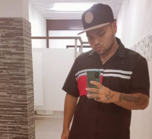 Fabricio Rivera de 23 años falleció luego de que un carro chocara su moto y se diera a la fuga