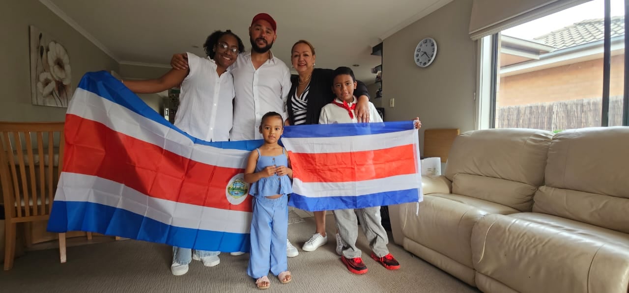 La familia Cordero es la única familia de ticos que vive en Canberra, capital de Australia