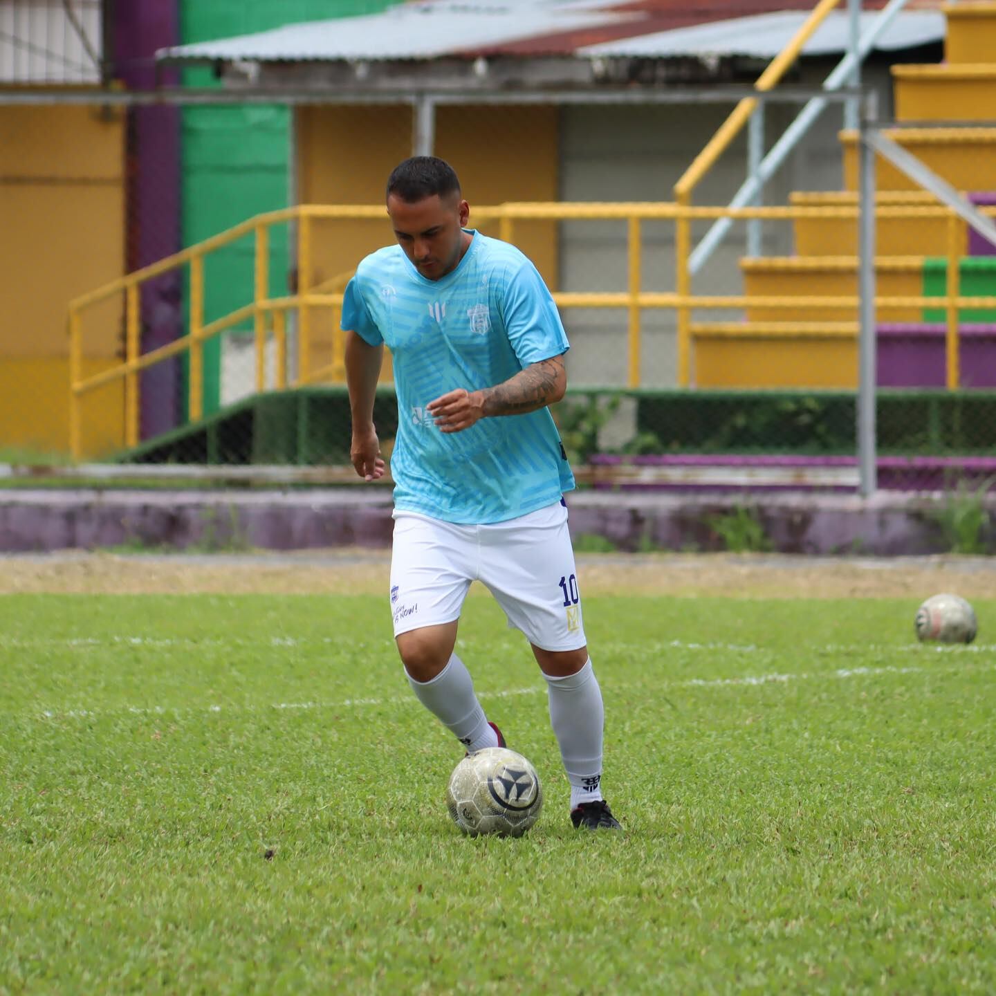 Diego Estrada se lució con un golazo este domingo ante Turrialba. Foto: Facebok Fútbol Consultants Desamparados