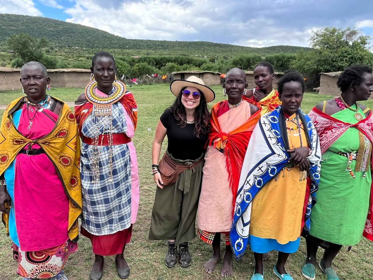 El rostro más popular del país en la traducción de la lengua de señas Lesco, Estefanía Carvajal Poveda, cerró un ciclo de 8 años con Casa Presidencial y desde el pasado 10 de febrero viajó a Kenia, África, para trabajar con una ONG.