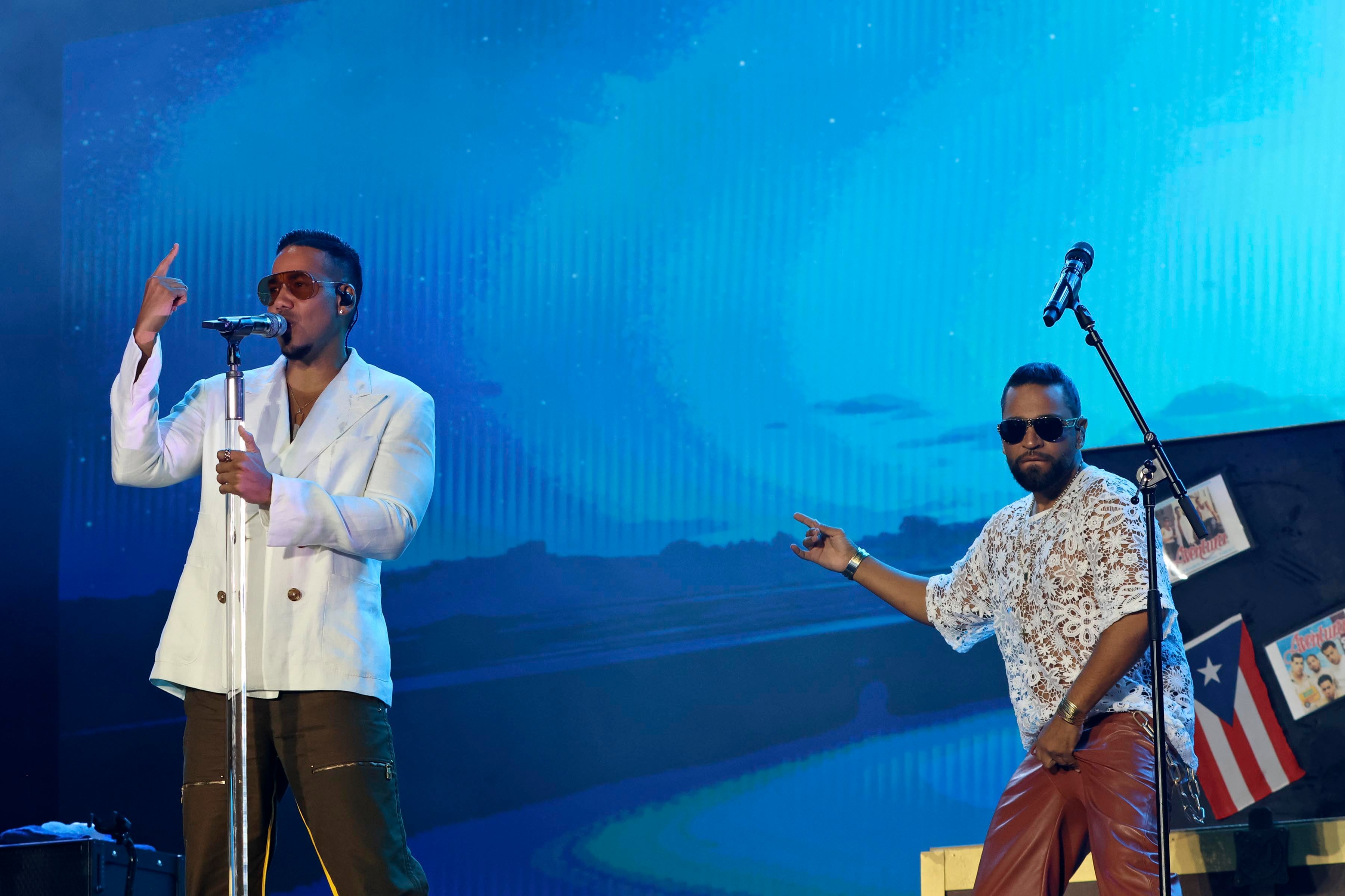 Aventura y Romeo Santos