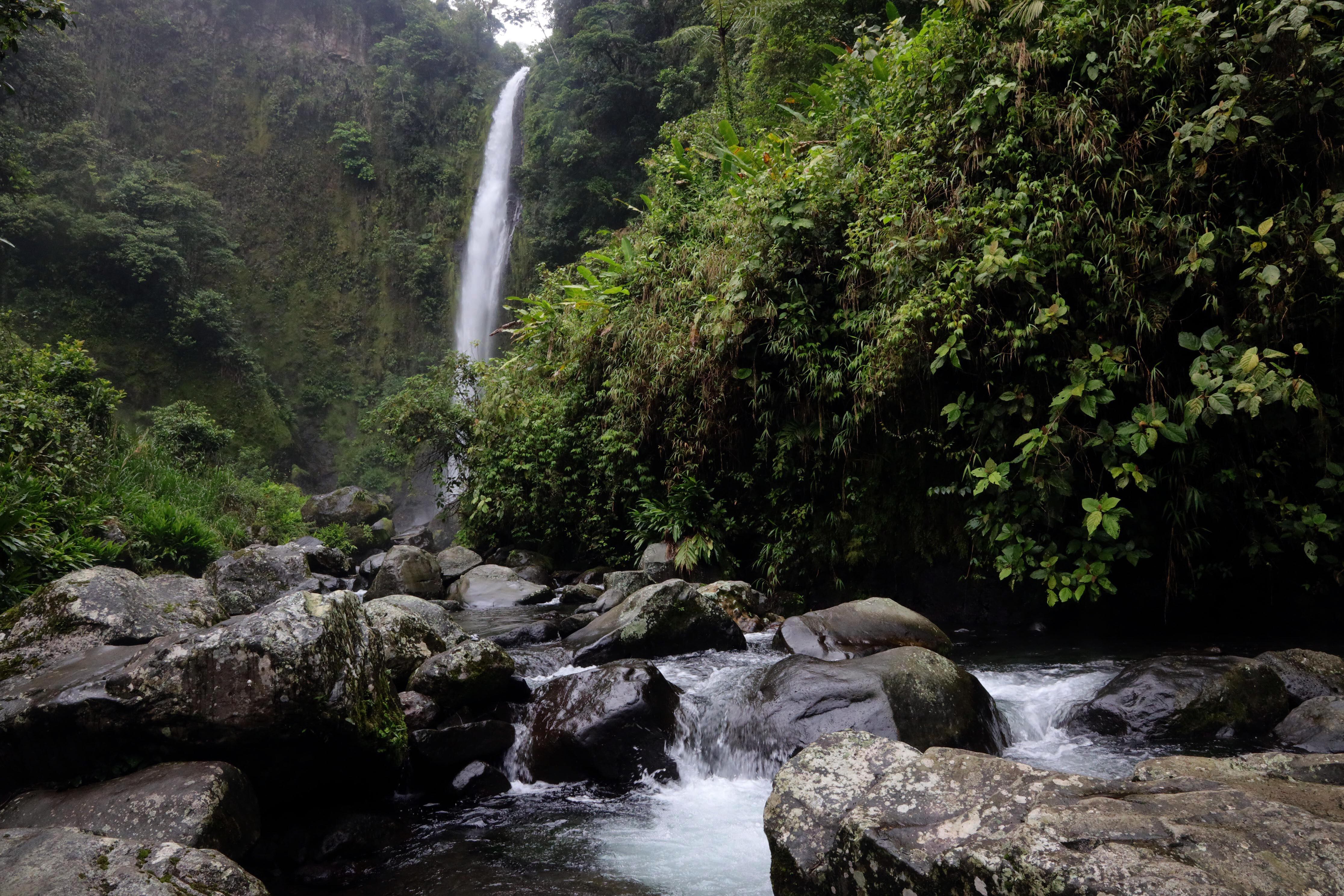 Catarata la Muralla Turrialba