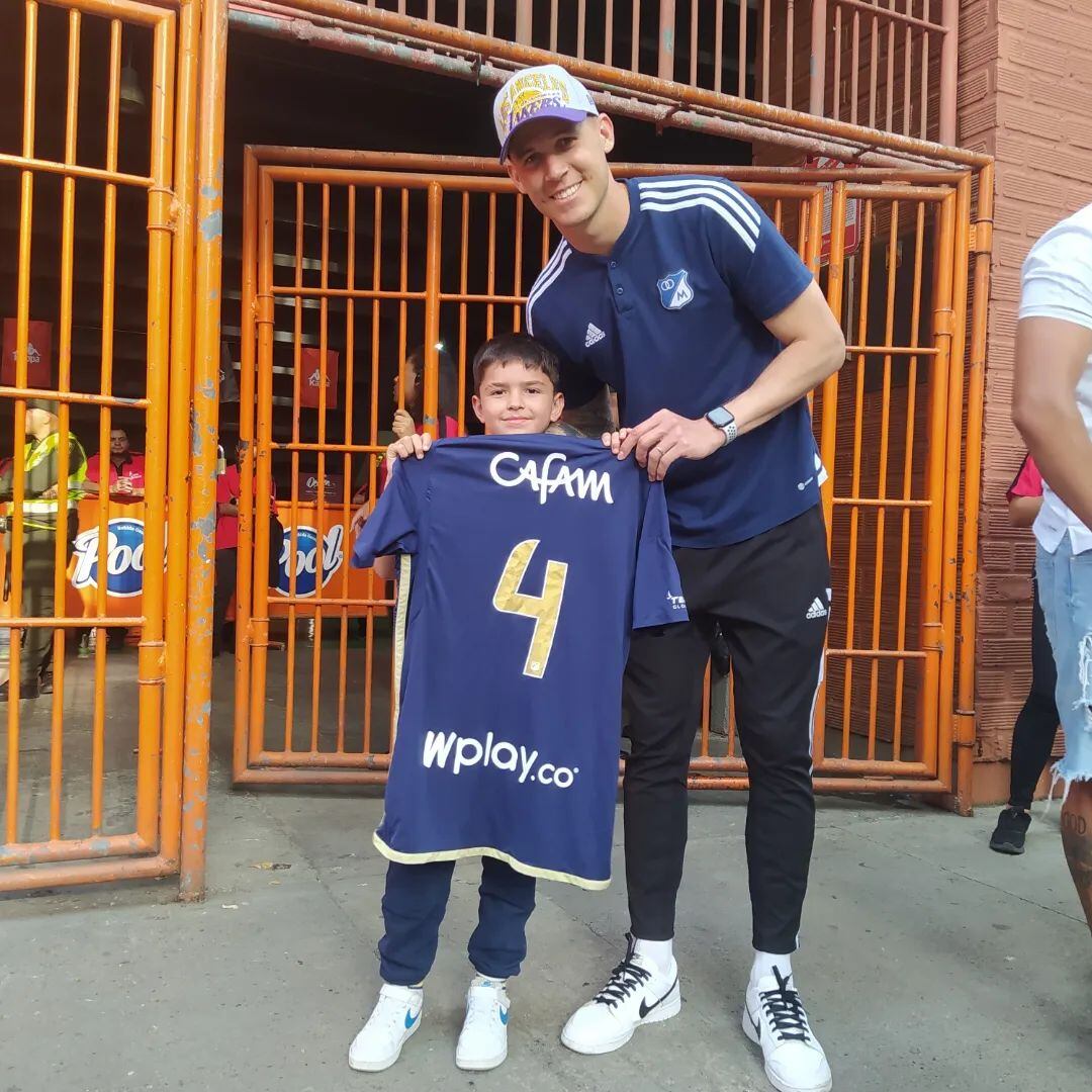 Juan Pablo Vargas quedó como los grandes con su amigo Vicente.