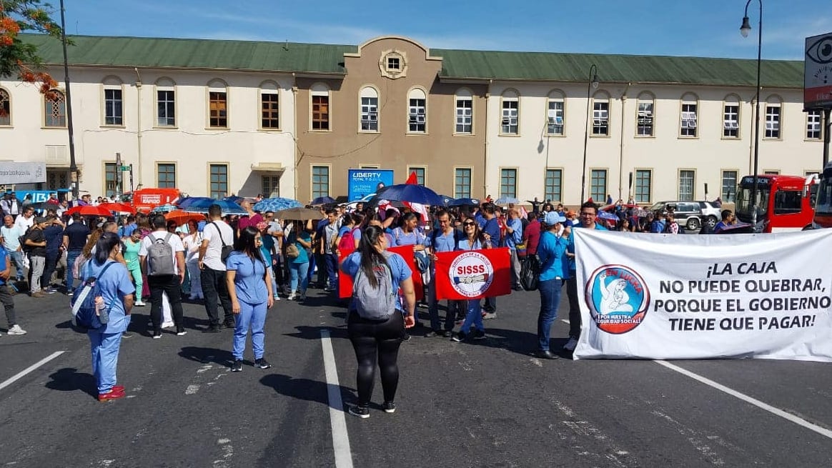Este 8 de junio el sector salud se tiró a la calle en una huelga por que consideran que sus derechos laborales y la Caja Costarricense de Seguro Social (CCSS), están siendo golpeados por el actual gobierno de Rodrigo Chaves