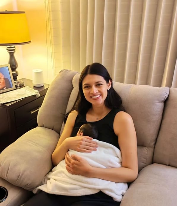 Carolina Monge, periodista de Buen día, ya tiene a su bebé en casa tras pasar varios días hospitalizada.