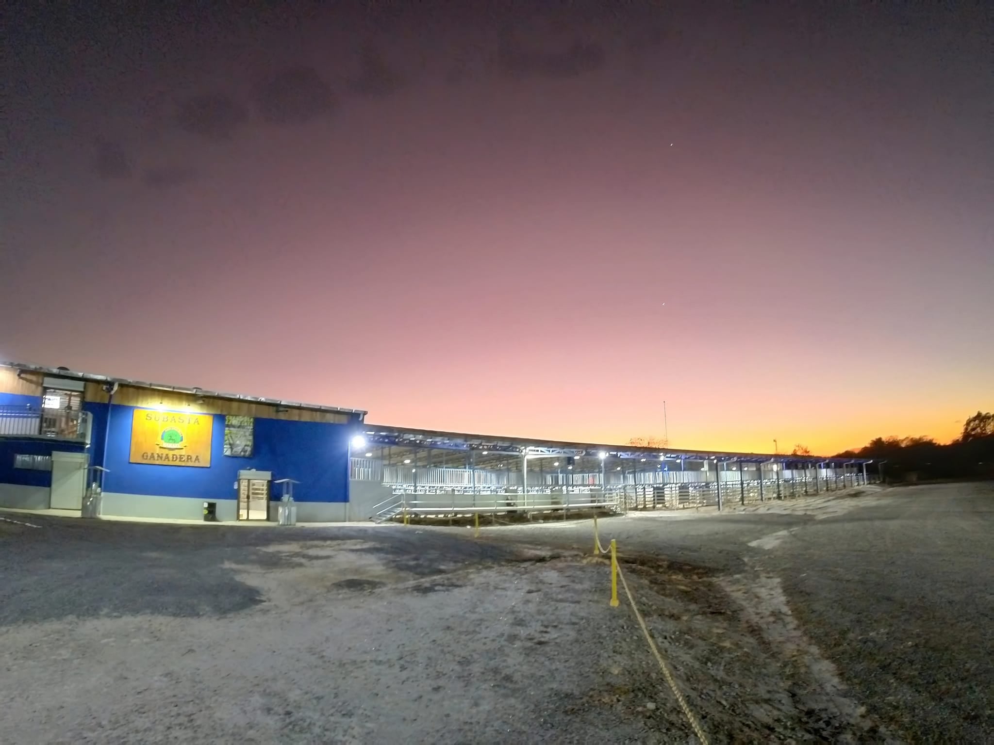 Ganadero sospechoso de lavado de dinero era dueño de subasta ganadera y restaurante. Foto Facebook.