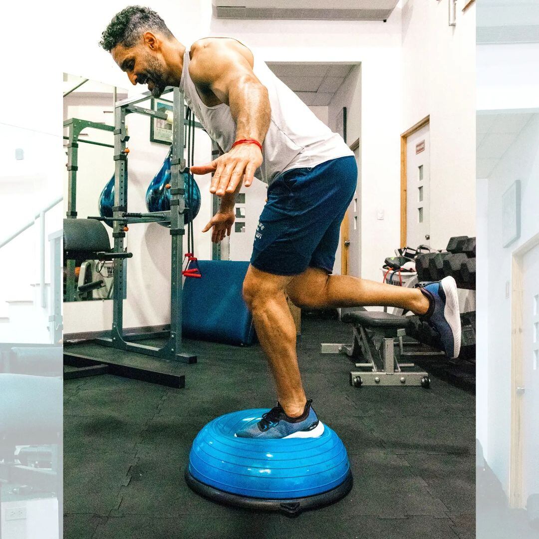 Bismarck Méndez, presentador e instructor de ejercicios.