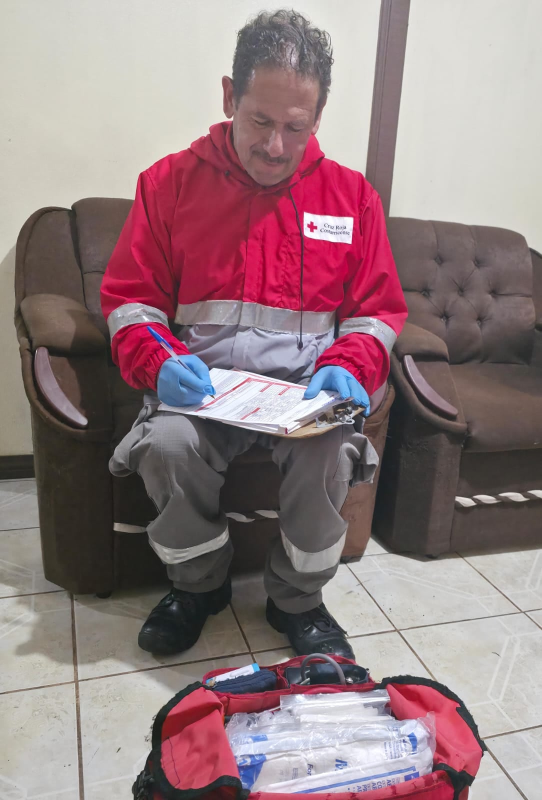 Geovanny Garita lleva más de 20 años de servicio en la Cruz Roja Costarricense, casi la mitad de ellos como voluntario.