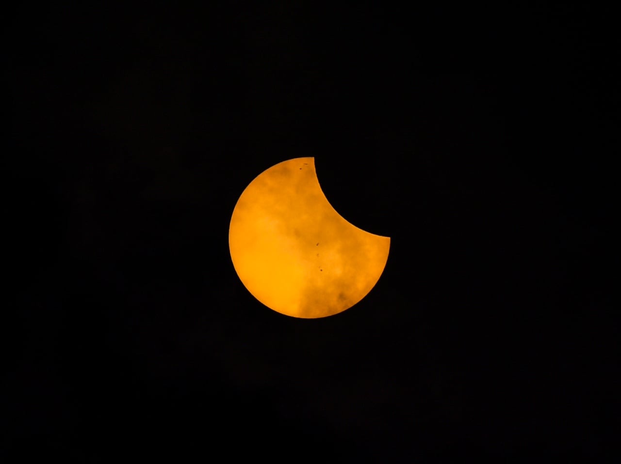El próximo 8 de abril un fenómeno celestial será el protagonista en todo el planeta, el eclipse anular solar que, para estos lados del mundo, o sea, Centroamérica, solo será parcial y que La Teja le traerá en vivo desde Dallas, Estados Unidos gracias a nuestro corresponsal William E. Cordero.