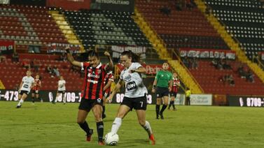 Sporting anuncia sorpresiva decisión con su futbolista española que jugó en el Barcelona