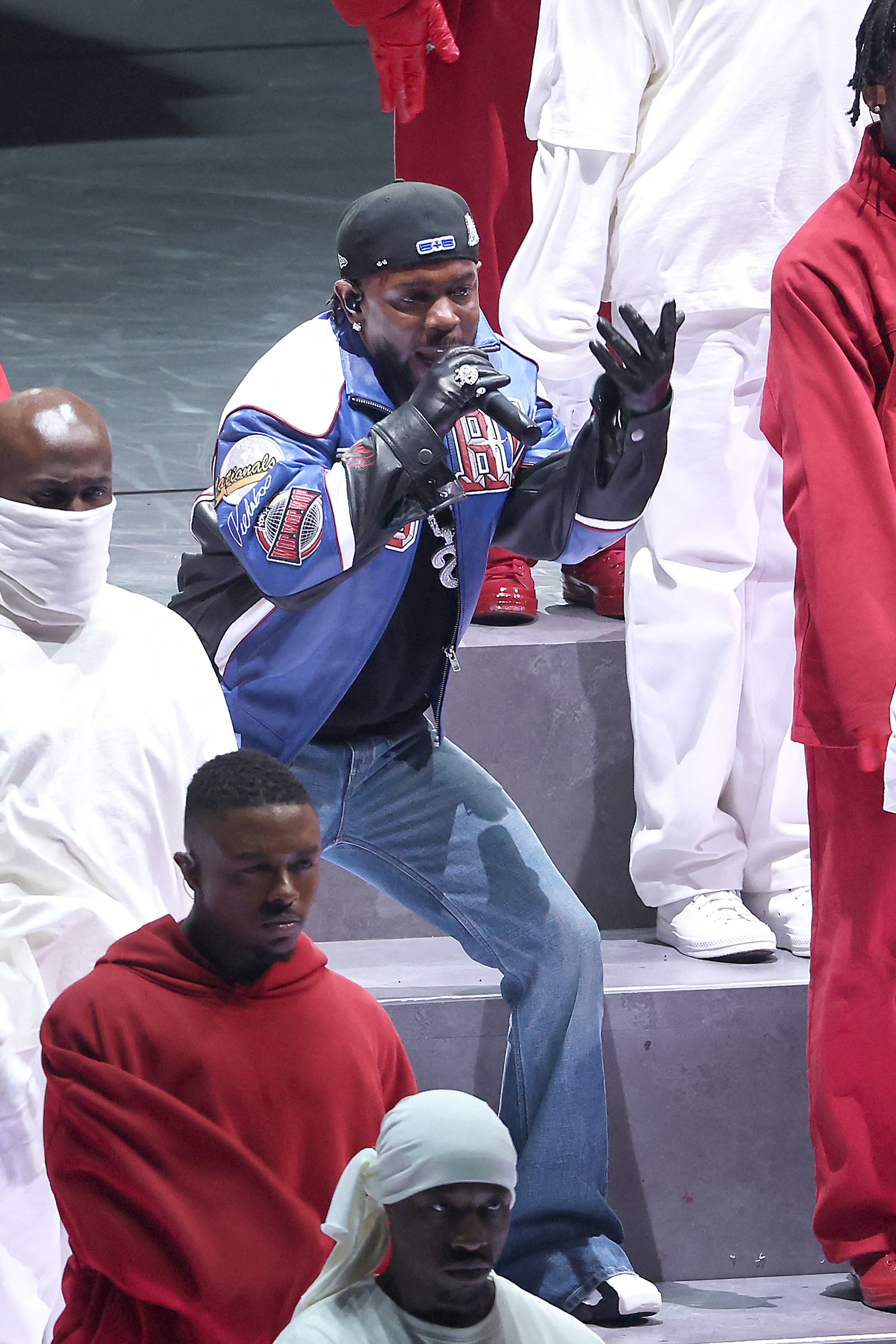 Kendrick Lamar durante el show del medio tiempo del Super Bowl 2025.