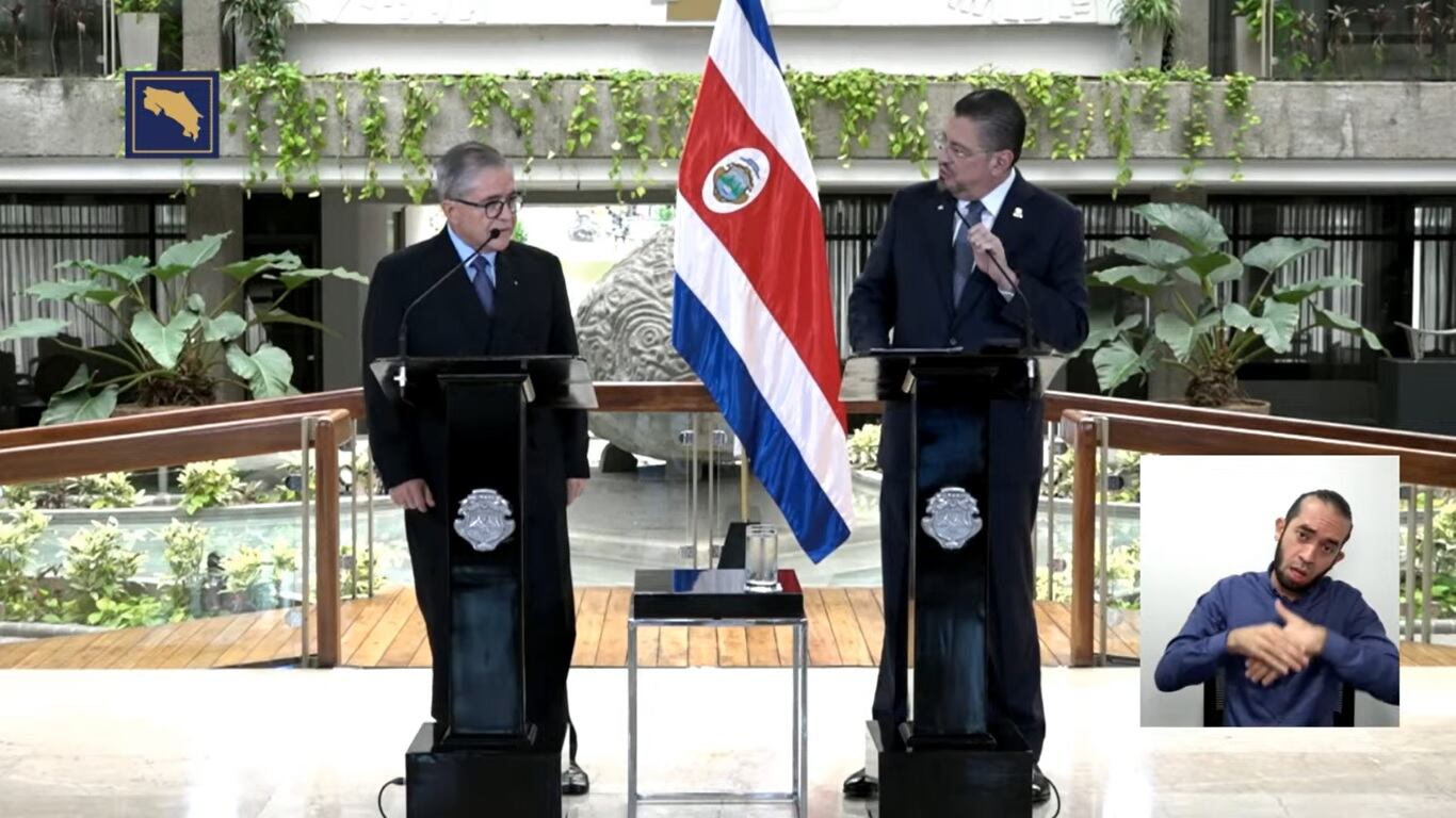 Juan Diego Castro acompañó a Chaves en gran parte de la presentación del proyecto. Foto: Captura de pantalla.