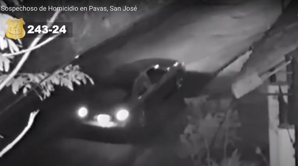 Un carro gris en apariencia Nissan sentra, modelo entre 1994 a 1999 aproximadamente habría sido utilizado en un homicidio en Pavas el 13 de marzo del 2024. Foto: OIJ