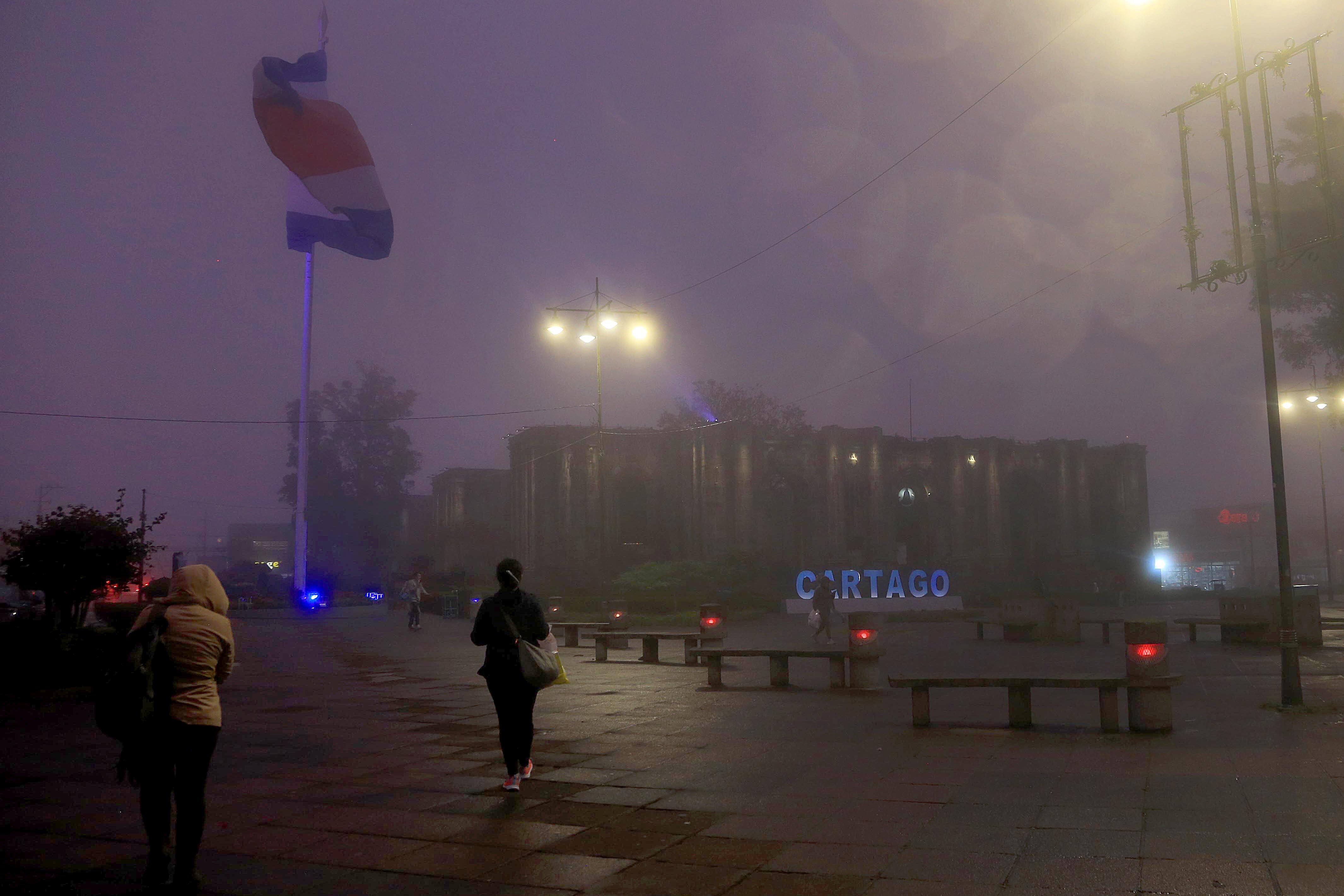 20/02/2024 Cartago. La neblina y el frío reina en la Ciudad de las Brumas. Las bajas temperaturas y fuerte viento las genera el empuje frío que atraviesa el país. Foto: Rafael Pacheco Granados