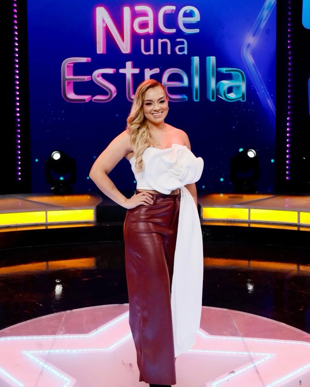 सहभागी एक जसिका लॅपीझ आणि तिचा प्रियकर, संगीतकार जिमी सिएरा होता.