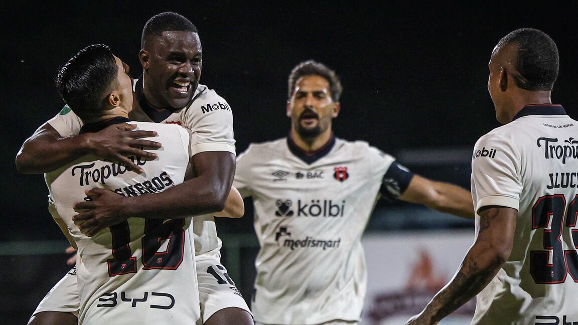 Joel Campbell y Ronaldo Cisneros sobresalen con gol y asistencia en el partido entre Liberia y Liga Deportiva Alajuelense.