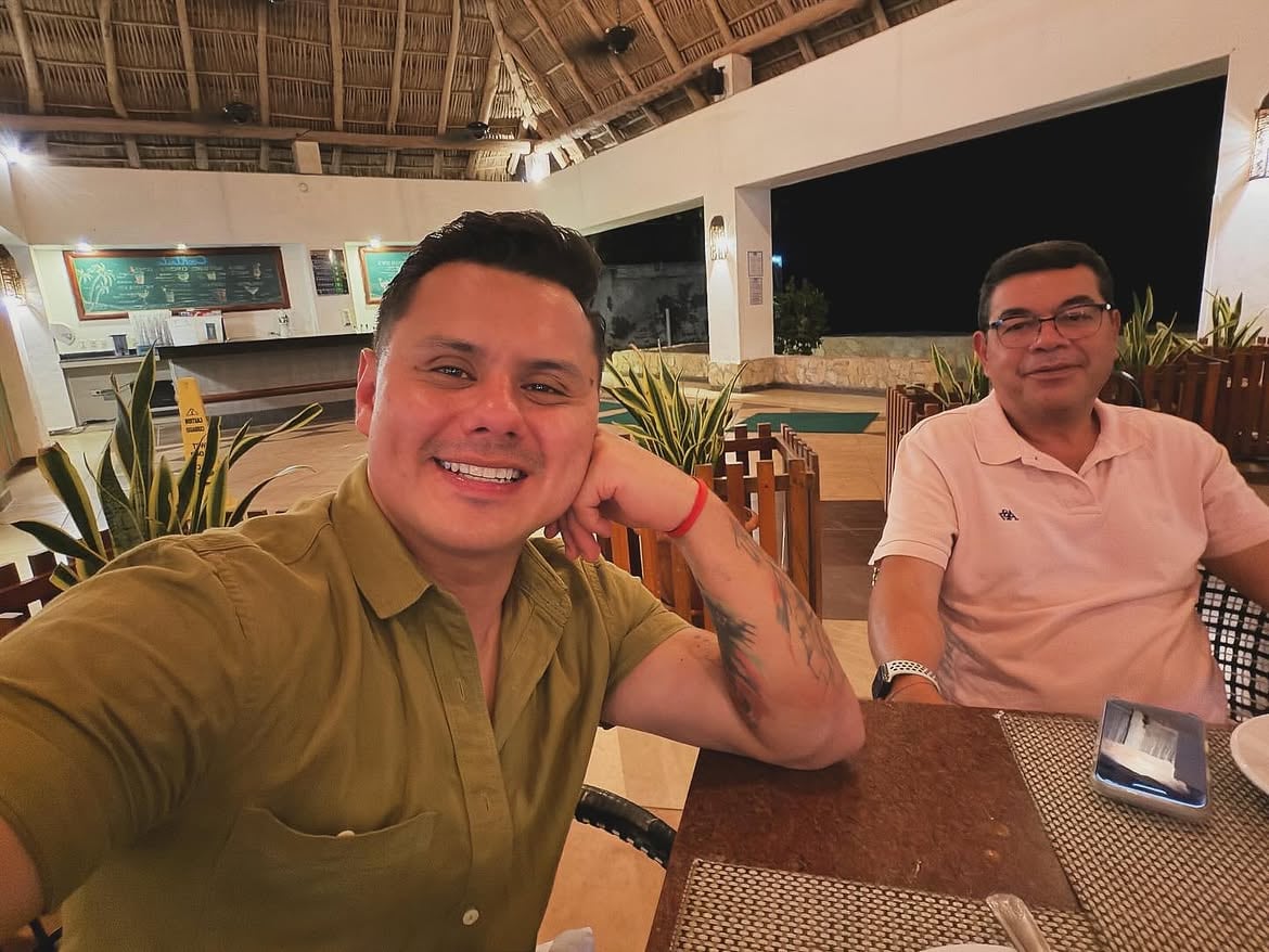 Johnny López y Marcelo Castro junto a sus perros