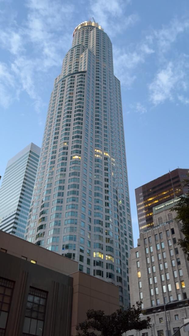 El edificio del US Bank es uno de los sitios reconocidos por el videojuego Grand Theft Auto que está en los alrededores del Hotel Biltimore, adonde se hospeda la selección de Costa Rica. Foto: Sergio Alvarado