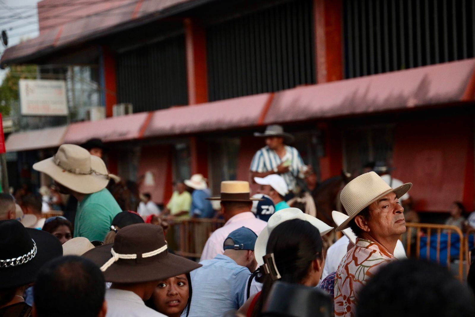 18/01/2024/ Con gran participación de caballistas y turistas se realizó el tope de Santa Cruz en Guanacaste / Foto Alonso Tenorio