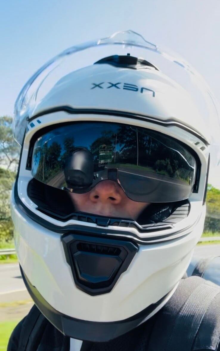 Periodista tica que viajó a Panamá en motocicleta nos contó el motivo de su travesía.