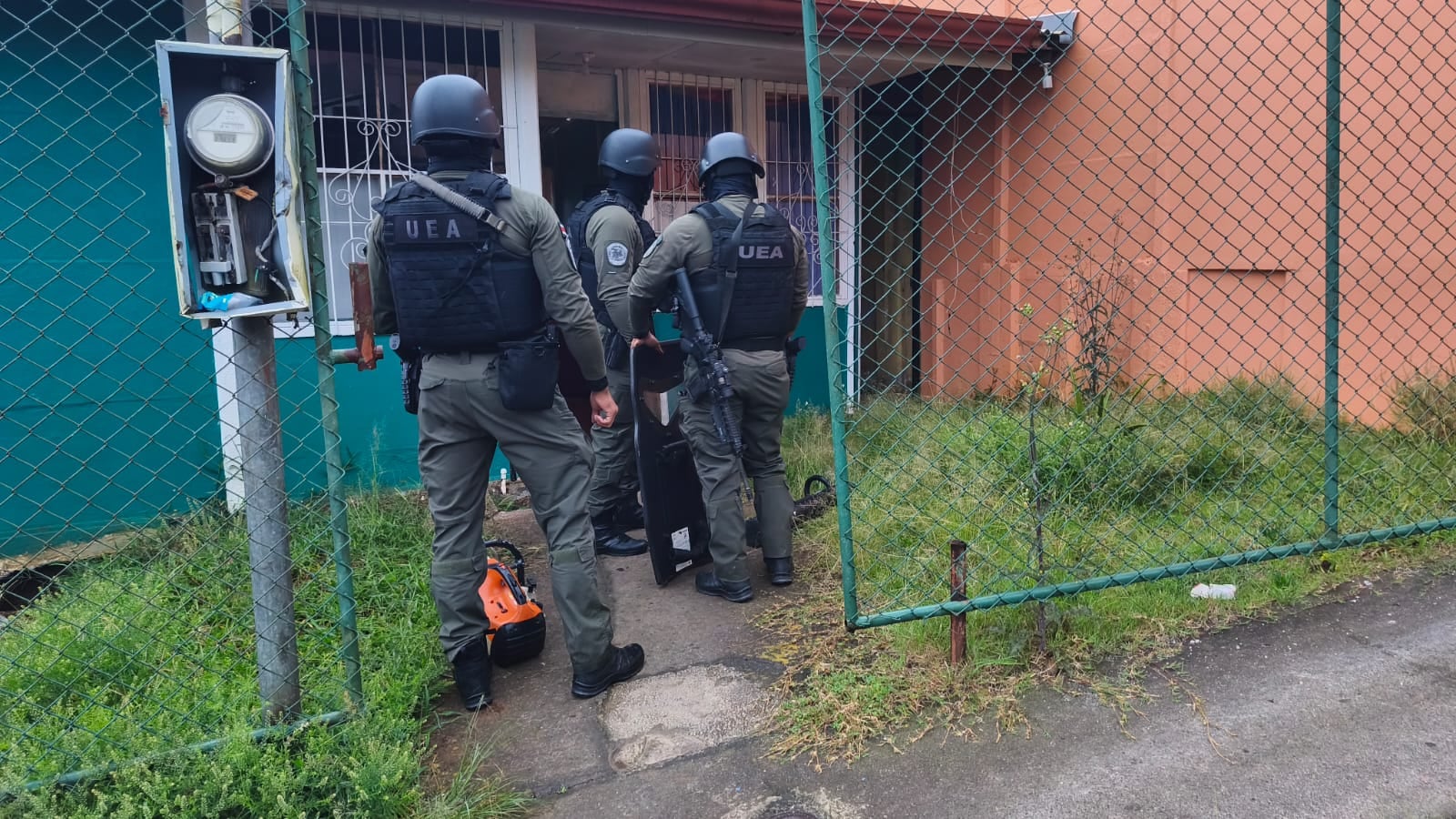 Dos hombres se fugaron en allanamientos por narcomenudeo en Cartago