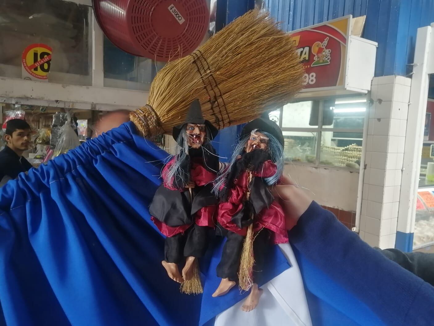 Ambiente en los alrededores del Mercado Municipal de Cartago. Keyna Calderón.