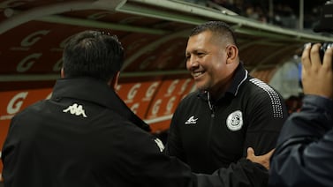 Minor Díaz defendió al Cubo Torres y arremetió contra el jugador que no quiere ver ni en pintura en Sporting