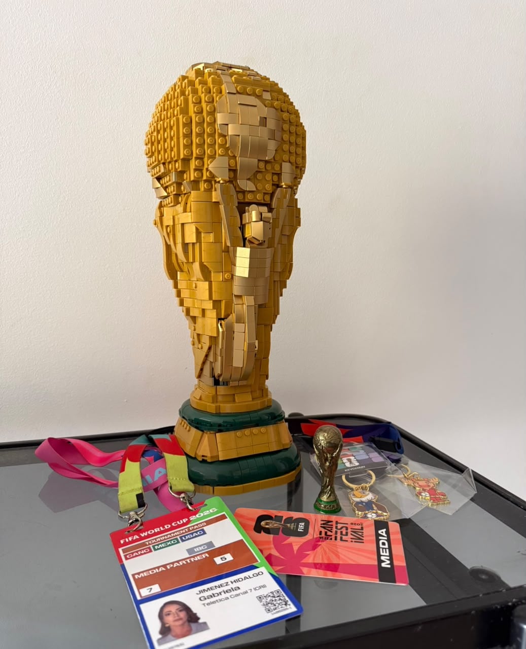 Periodista Gabriela Jiménez durante la cobertura del Mundial 2026. Cortesía