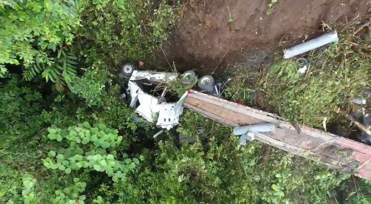 Rescate trailero en ruta 32. Foto Bomberos.