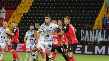 Video: Fernando Lesme se la dejó picando en el área a Alajuelense